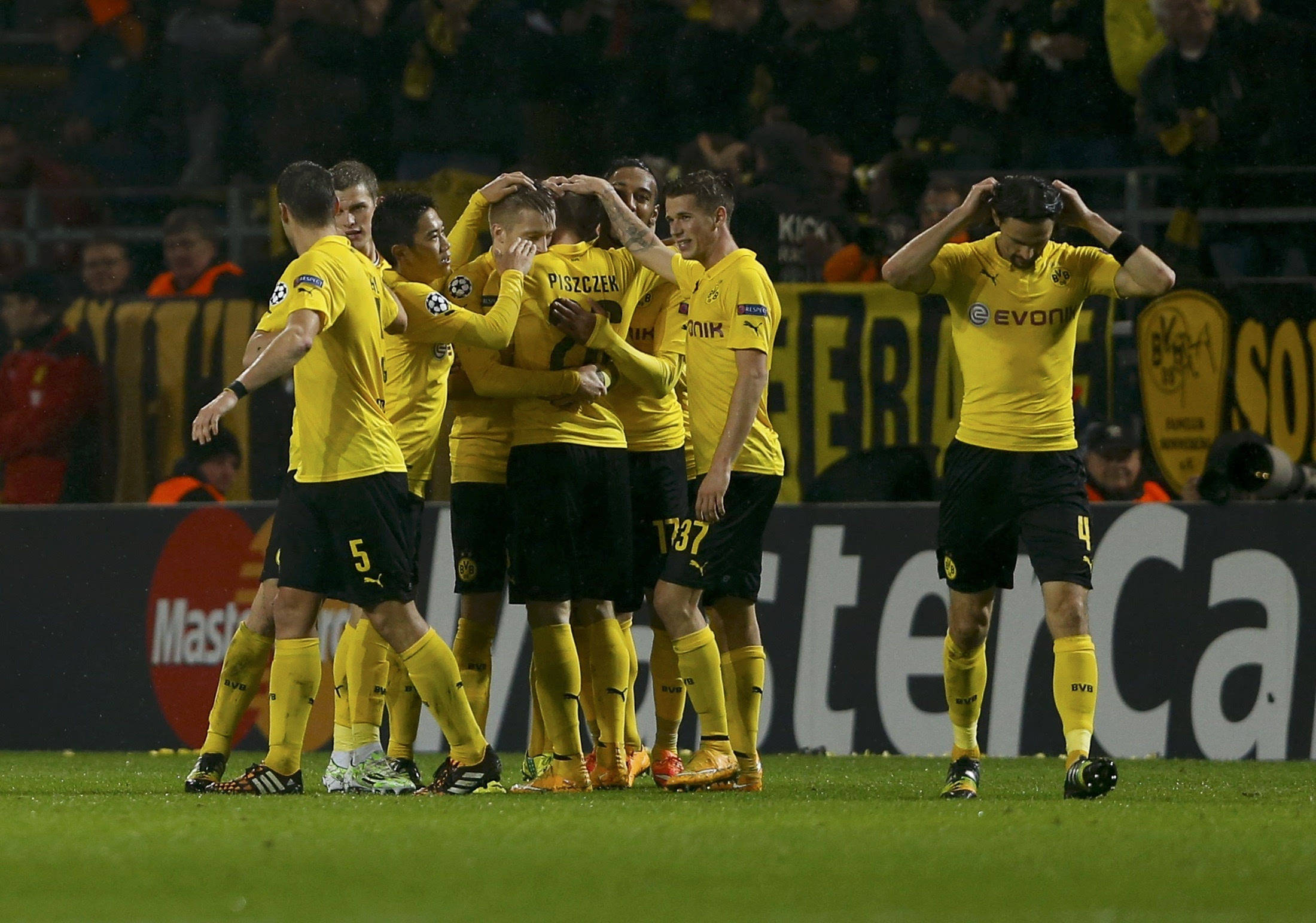 星空体育-转折点！费耶诺德队长鼓劲，欧超杯训练课后攻防权衡，震撼外界，训练强度显著提升的简单介绍