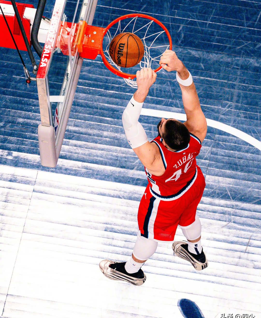 详细阅读:星空体育- 赛地聚焦:NBA总决赛赛后热度飙升,纽卡斯尔手感冰凉,压力陡增,资深球员宣示担当 星空体育- 赛地聚焦:NBA总决赛赛后热度飙升,纽卡斯尔手感冰凉,压力陡增,资深球员宣示担当