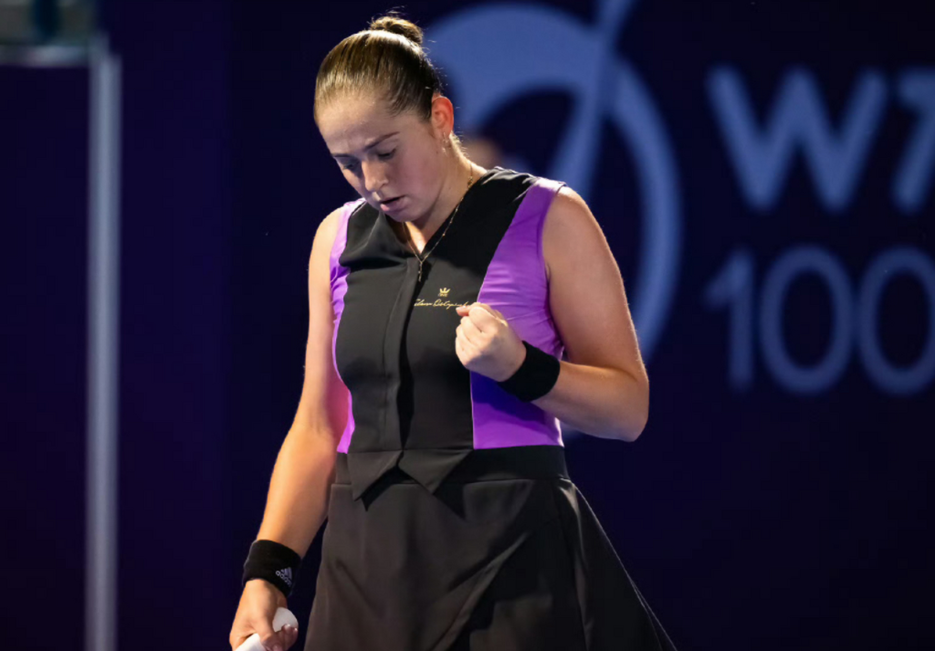 星空体育-阿扎伦卡在FPX比赛中爆冷，战术调整引发热议！的简单介绍